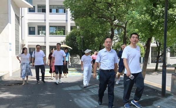 AA, 班的友谊像